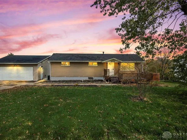 3298 Cedarwood Rd, Fairborn, OH 45324