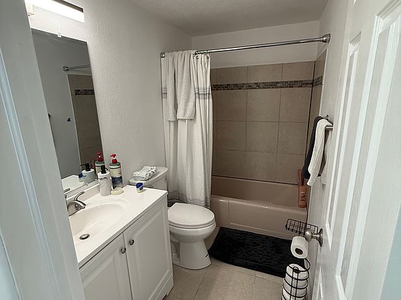 5th image of 7 Manor Ct APT B