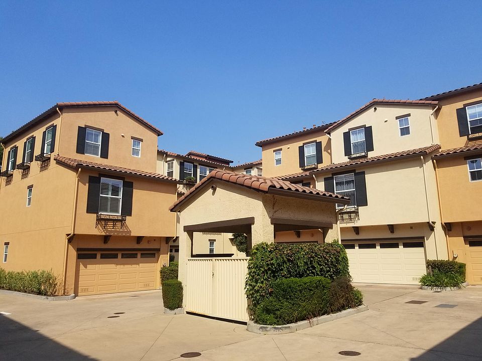 Another view of courtyard