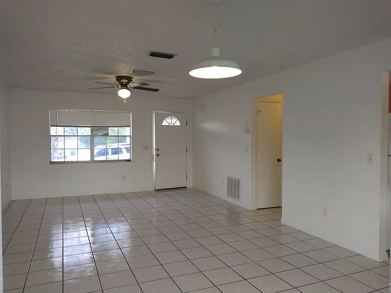 5076 Wellington Rd — Photo 13