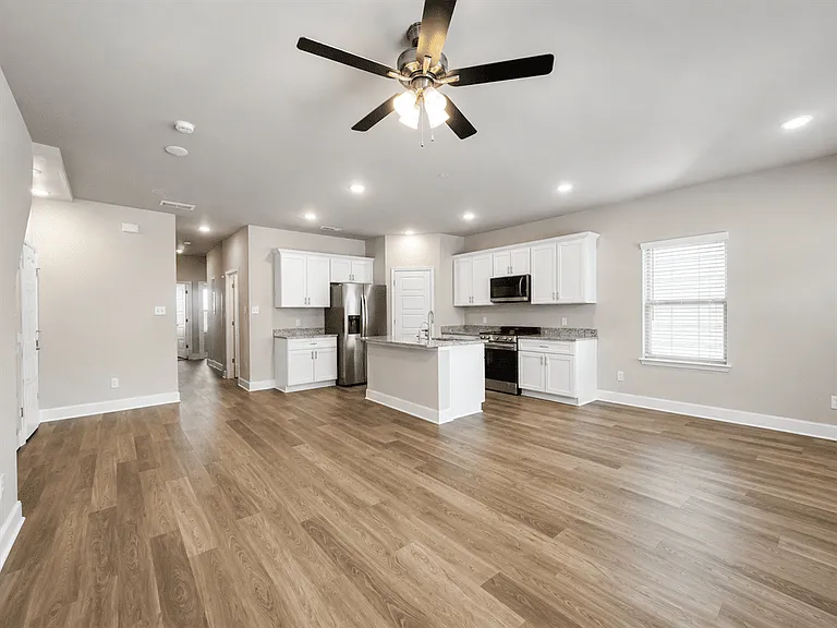 7161 Magnolia Vlg #101 — Photo 5