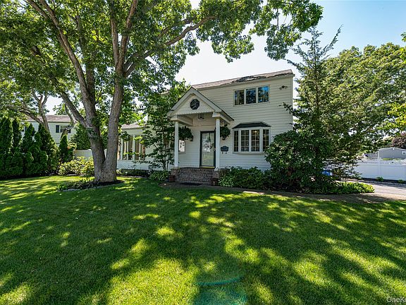 3rd image of 323 Eastwood Boulevard