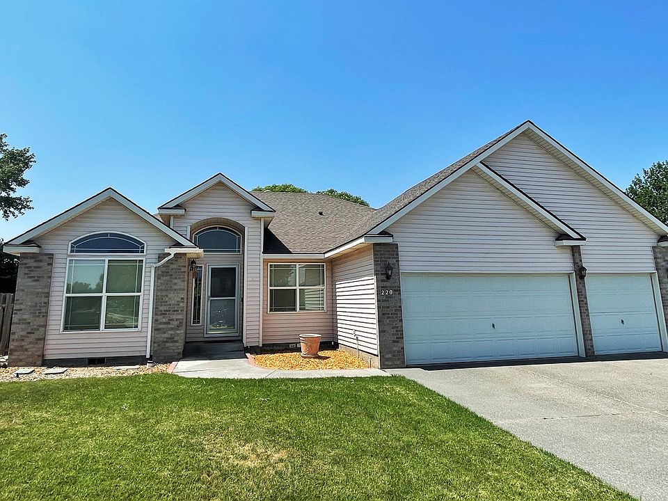 220 SE 11th St, Hermiston, OR 97838 MLS 23379117 Zillow