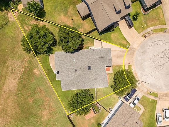 2nd image of 2701 Lynnwood Ct