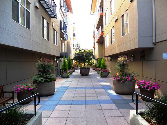 Well-maintained grounds & welcoming environment