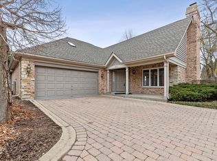 319 Rivershire Ct, Lincolnshire, IL 60069