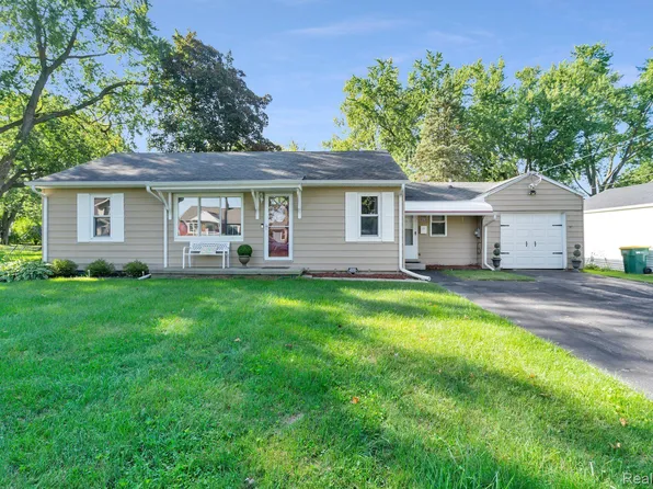 578 Wilson Ave, Mount Morris, MI 48458