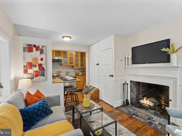 1135 Waverly St, Philadelphia, PA 19147