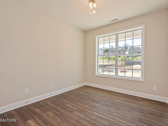 5th image of 2306 Birch Hollow Ln