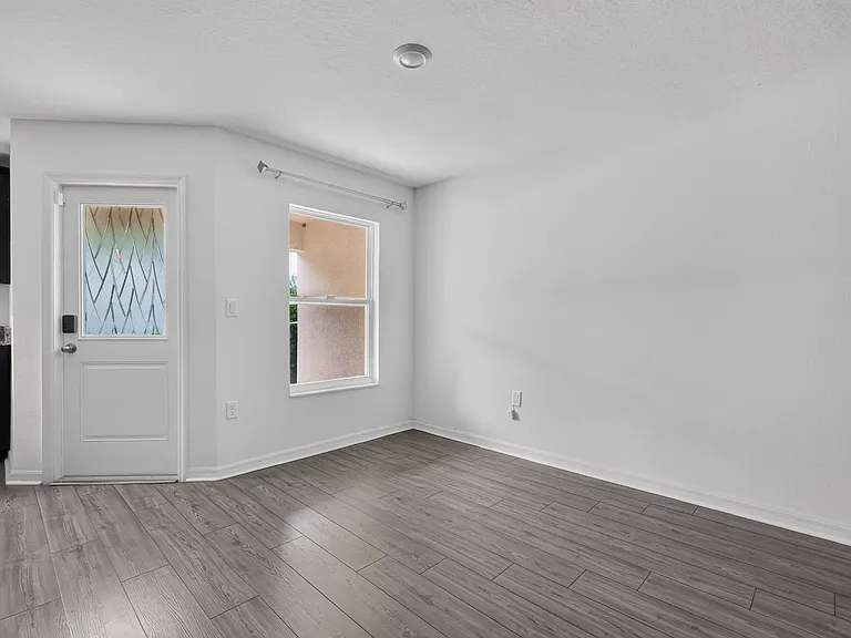 1564 Wynford Cir — Photo 9