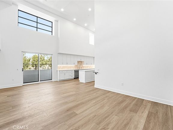 3rd image of 24722 Del Prado #201