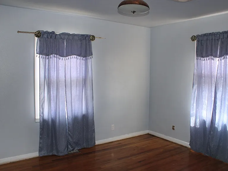 105 Moore Ave — Photo 10