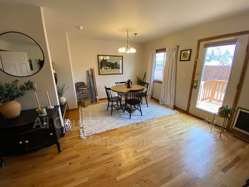3 bed, 3.0 bath, 2700 sqft, $1,950 — Photo 3