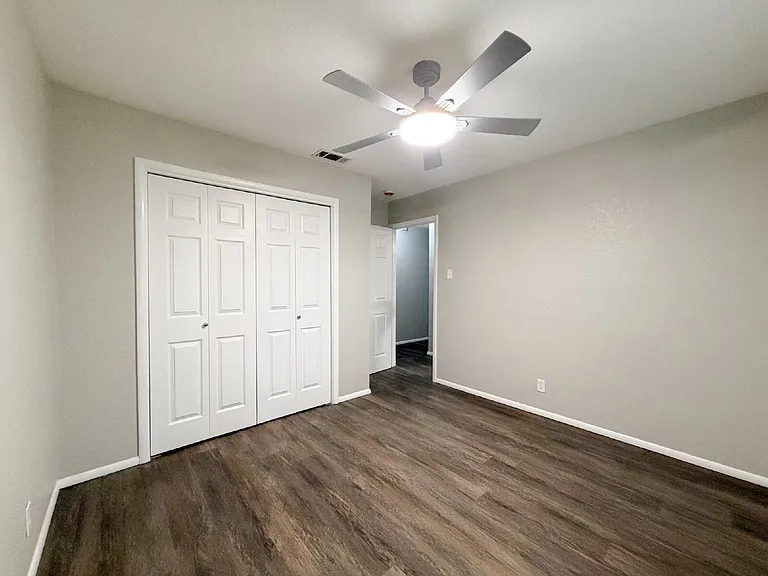 549 NW Hillery St — Photo 17
