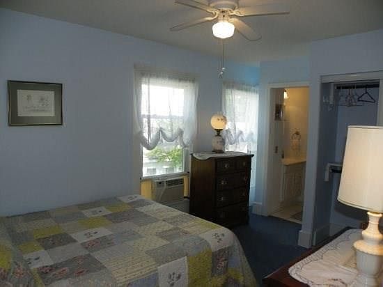 5th image of 33 Miller Ave #33