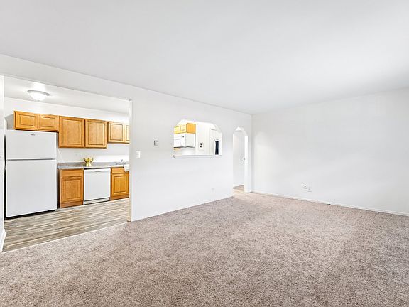5th image of 37 N Maple Ave #E062