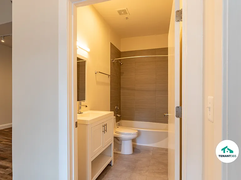 8 E Fayette St #404 — Photo 13