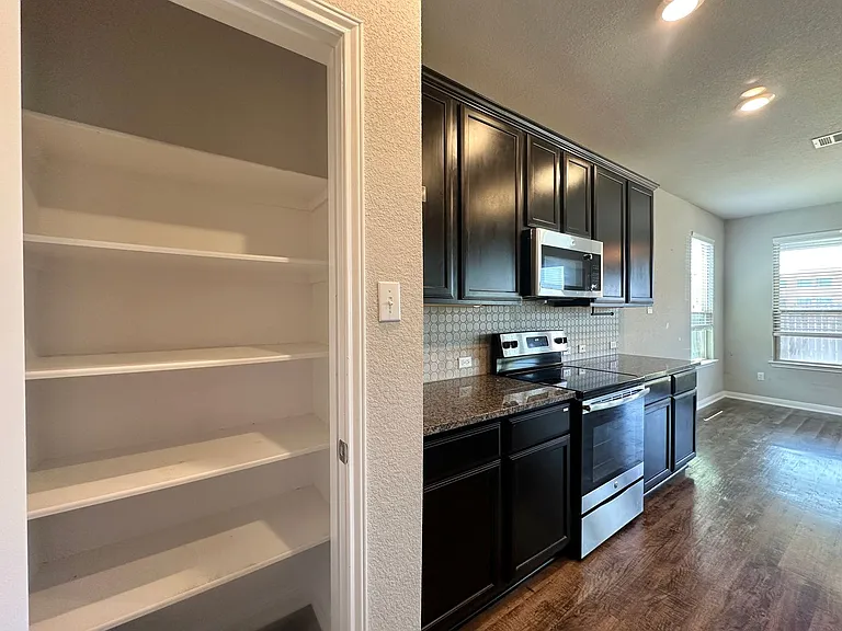 3424 Addison St — Photo 9