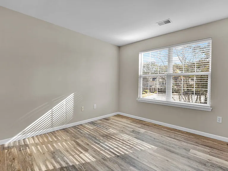 230 N Cir — Photo 34