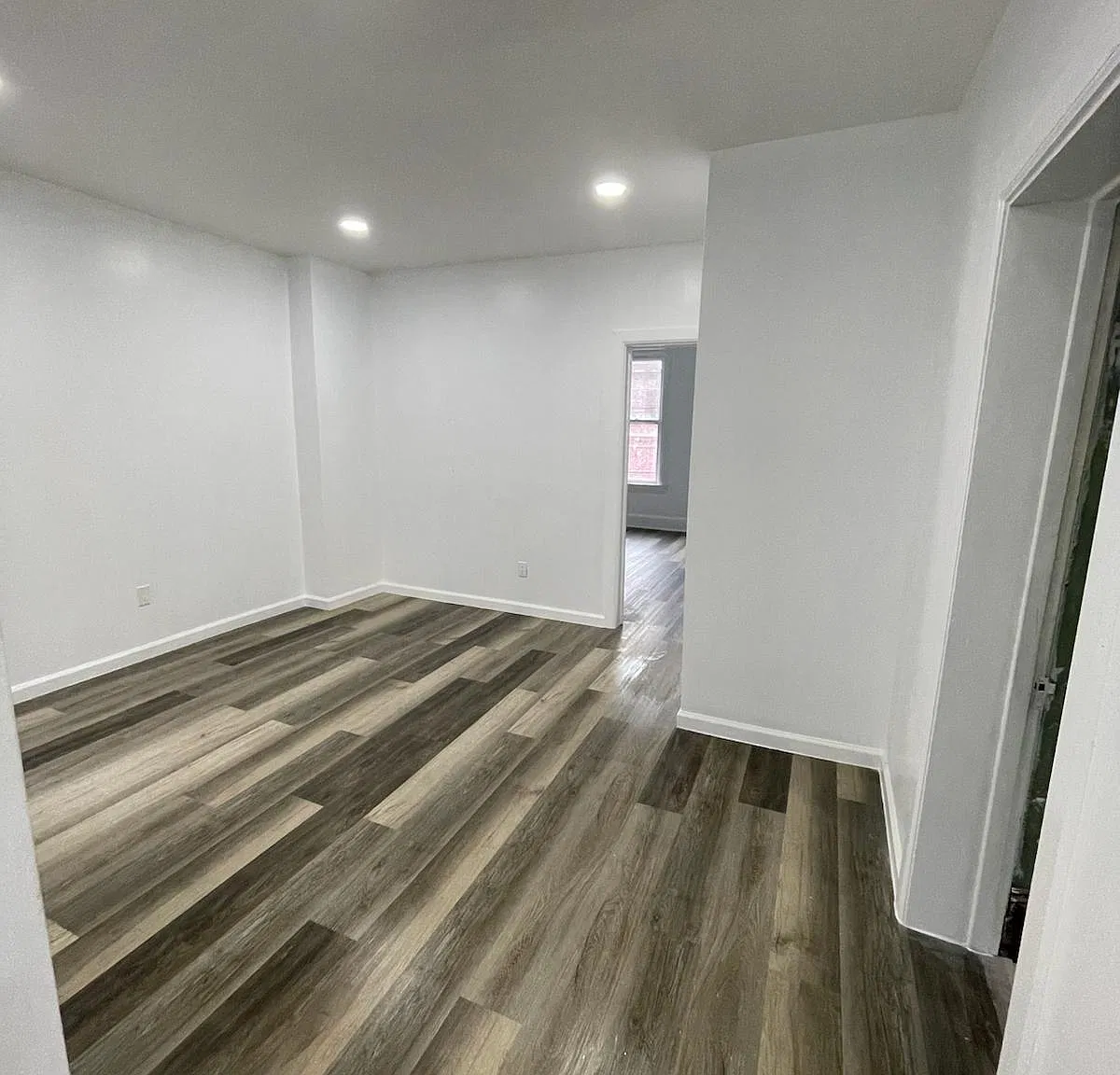 1419 Thompson St — Photo 1