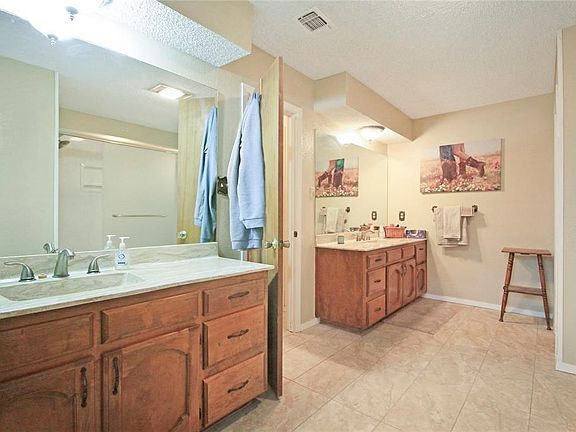4th image of 3901 Helmsford Dr