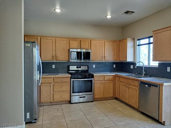 4th image of 6576 Marco Vista Ave