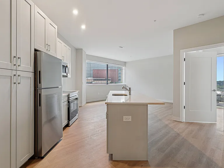7 West 7th Apartments — Photo 39