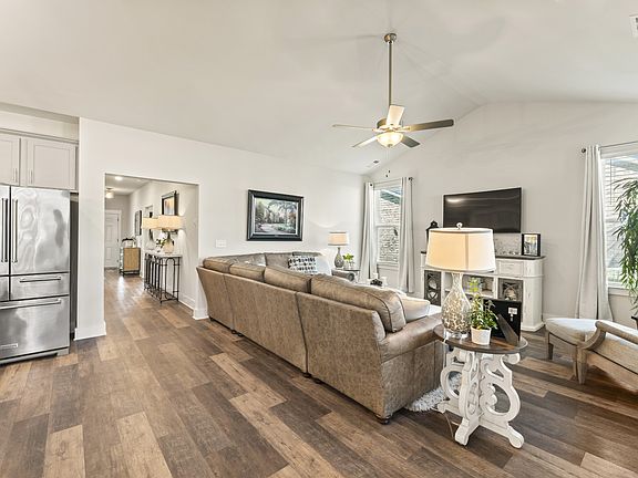 5th image of 2703 Kingfisher Dr