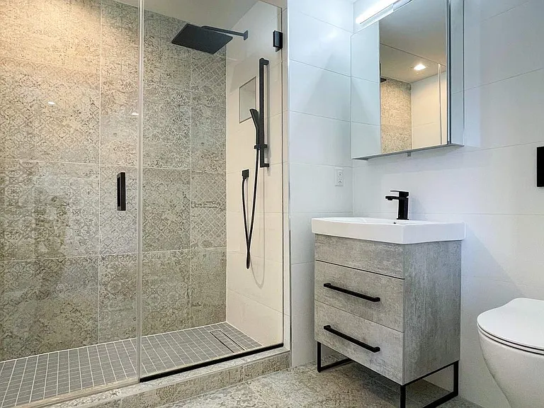 44 Box St #4B — Photo 8