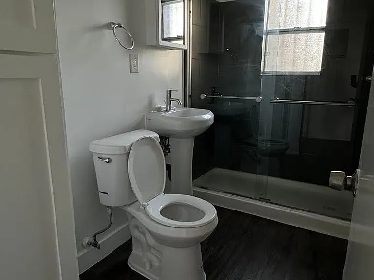 318 S Commonwealth Ave — Photo 9