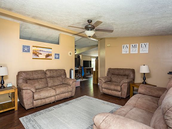5th image of 520 River Park Dr