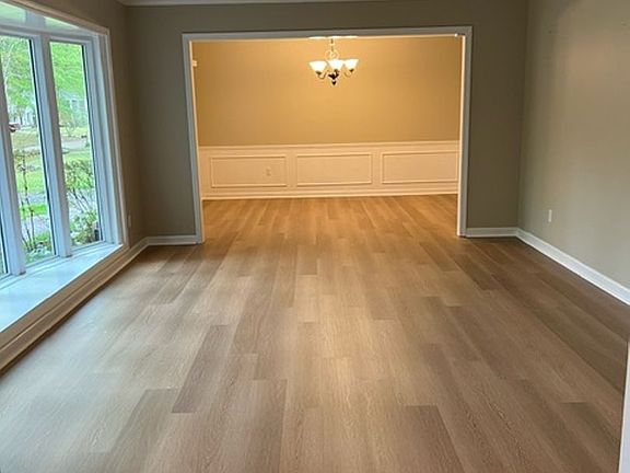 5th image of 2110 Wood Creek Dr