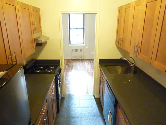 Rented by DSA Realty Midtown West | media 14