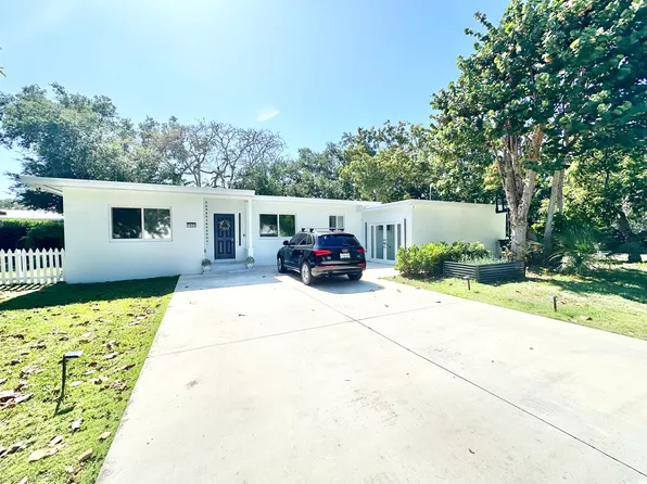 7800 SW 57th Ct, South Miami, FL 33143