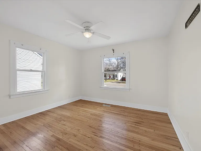 2813 Faircourt St — Photo 12