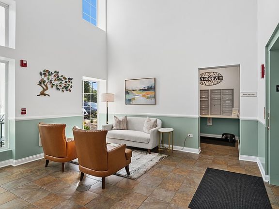 2nd image of 3975 Idlewild Ln #103
