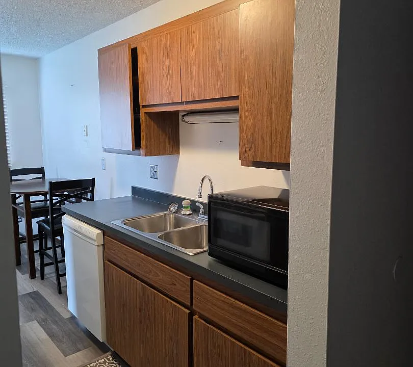 1589 10th Ave W #16