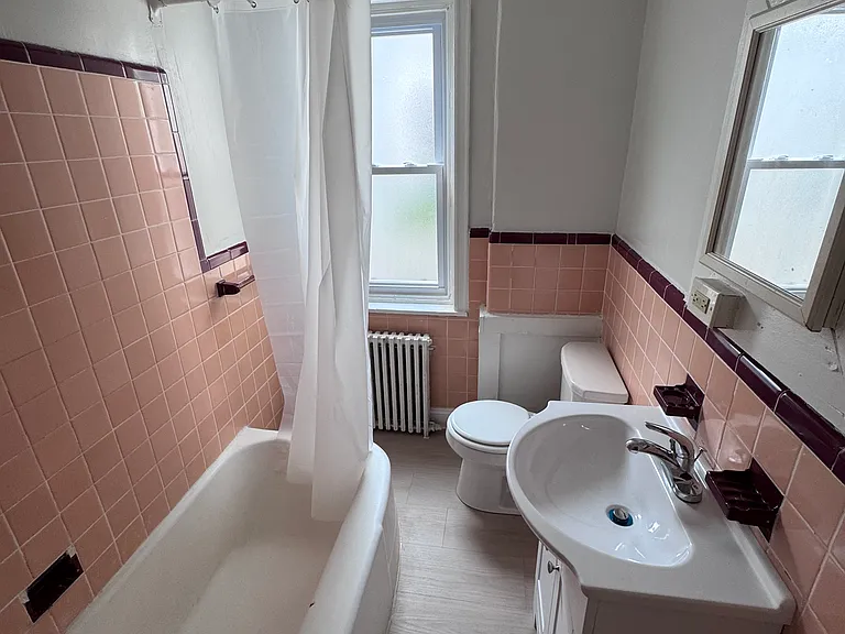 1525 N Robinson St — Photo 5