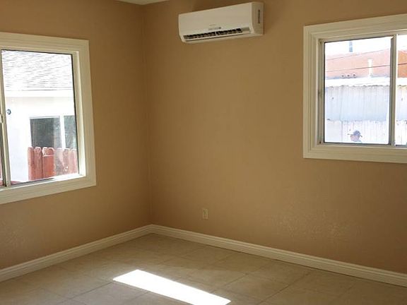 2nd image of 816 1/2 N Sabina St