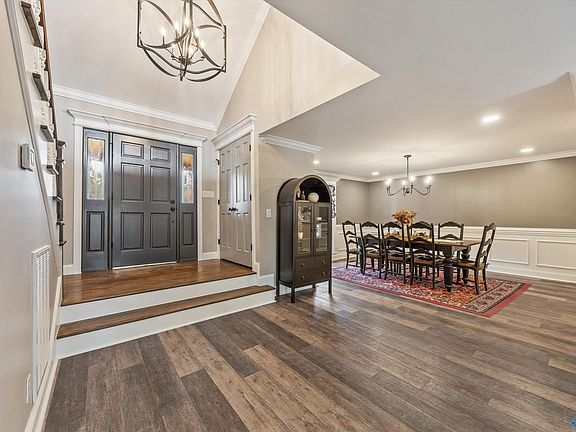 4th image of 205 Lindsay Ln S