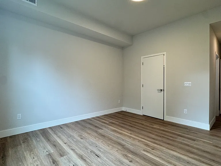 5222-24 Chester Ave #3 — Photo 26