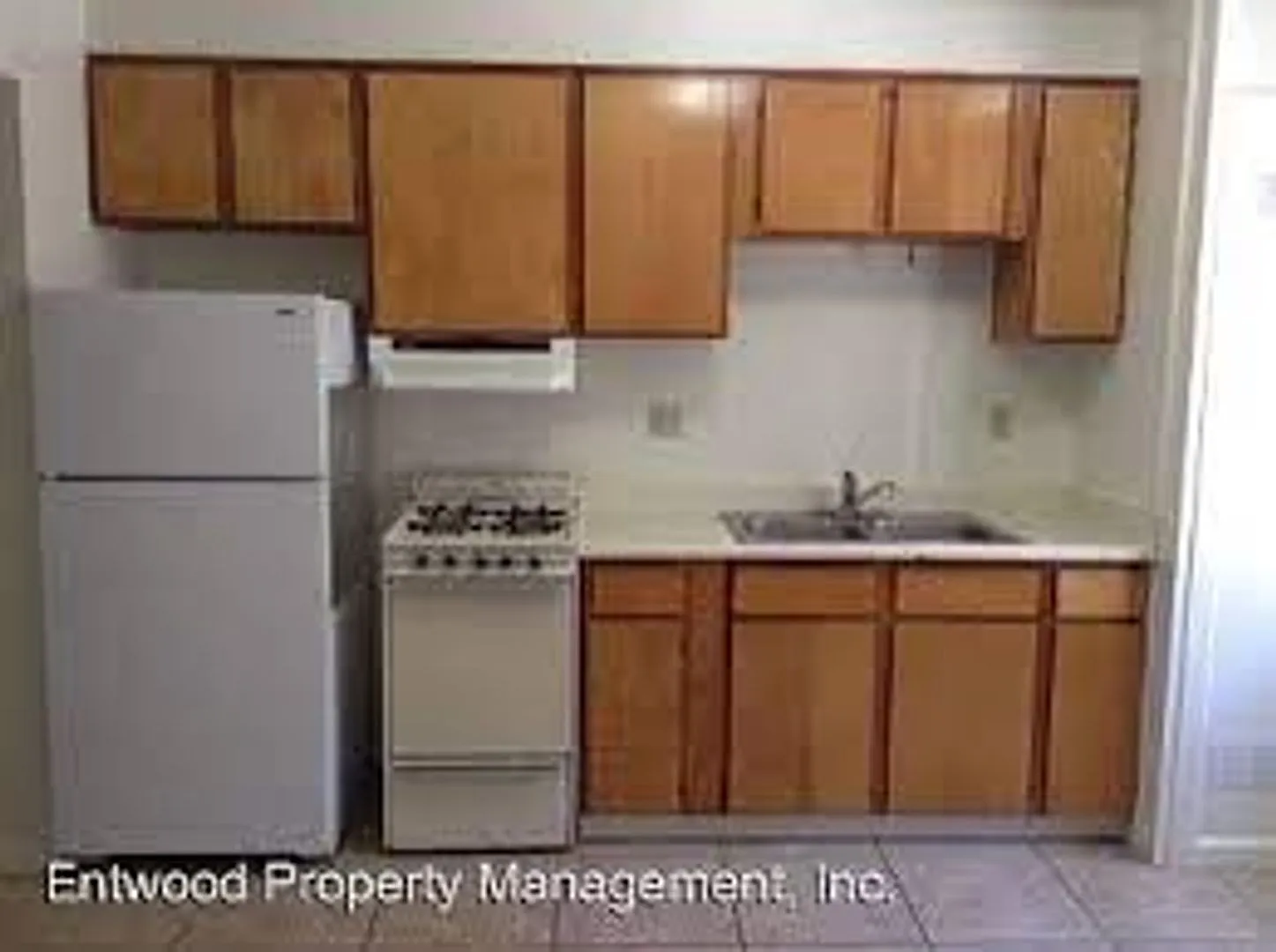 0755 - 636 Cherry St. — Photo 2