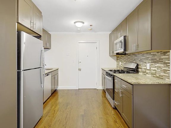 2nd image of 288 Revere St #2R