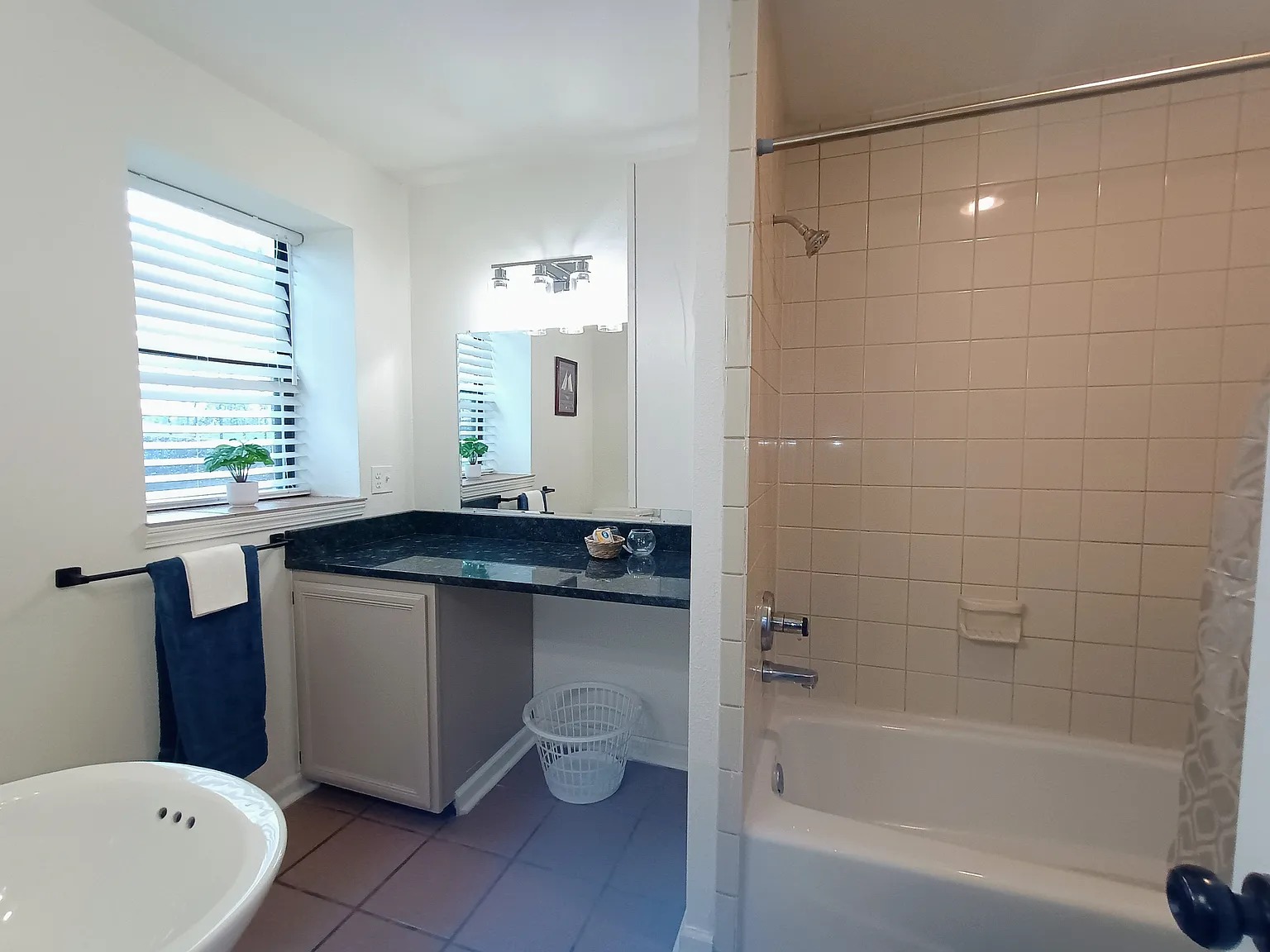 1312 S Quaker Ave — Photo 4