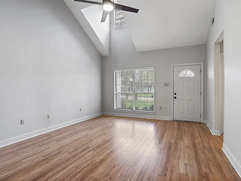 10735 Erin Vale Ave — Photo 8