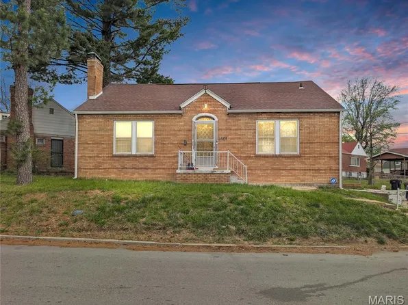 4401 Charlie Dooley Dr, Saint Louis, MO 63121