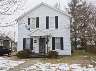 105 E Wayne St, Dowagiac, MI 49047