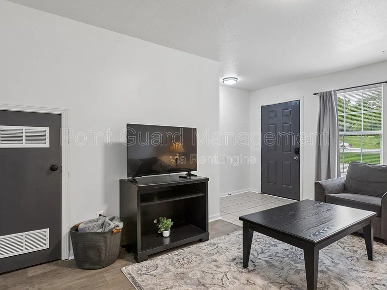 321 W South Ave — Photo 33