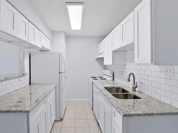 2750 Holly Hall St APT 510, Houston, TX 77054