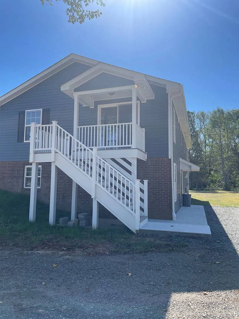 3 bed 2 bath Full Basement Warsaw, Virginia — Photo 2